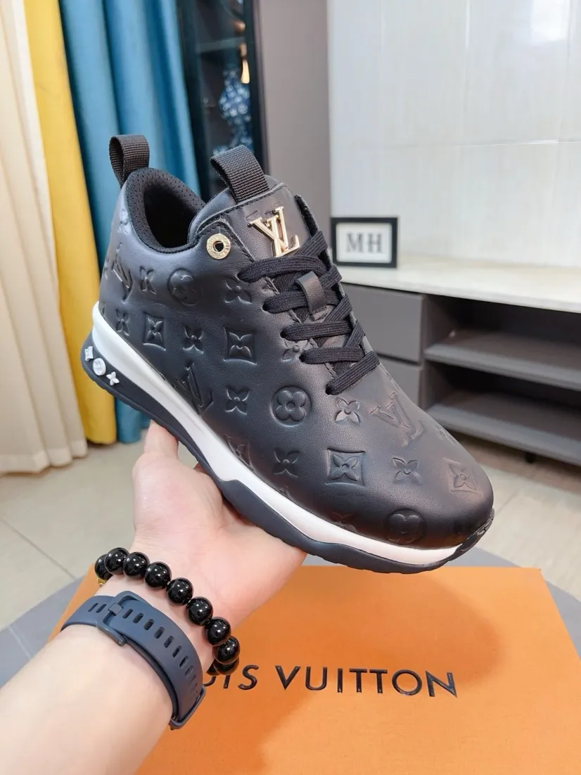 Ex-factory price 520🌹🌹[lv]🌹High-end men's shoes brand: Official website 1:1 Latest masterpiece: The upper is made of Italian imported first-layer cowhide punching design➕made of full genuine leather lining🔥, making walking more convenient and comfortable! Exclusive new style, stunning work [color]! Create a fashionable personality to set off your uniqueness! A must-have for trendy men! Classic🔥Number: 38-44